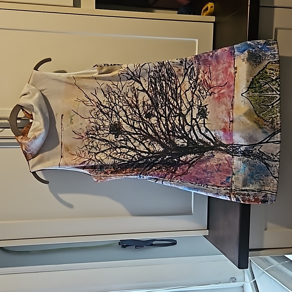 Pretty sleeveless dress with a tree design